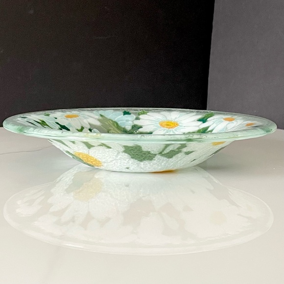 8.5" Daisy Bowl by Peggy Karr - Picture 3 of 8